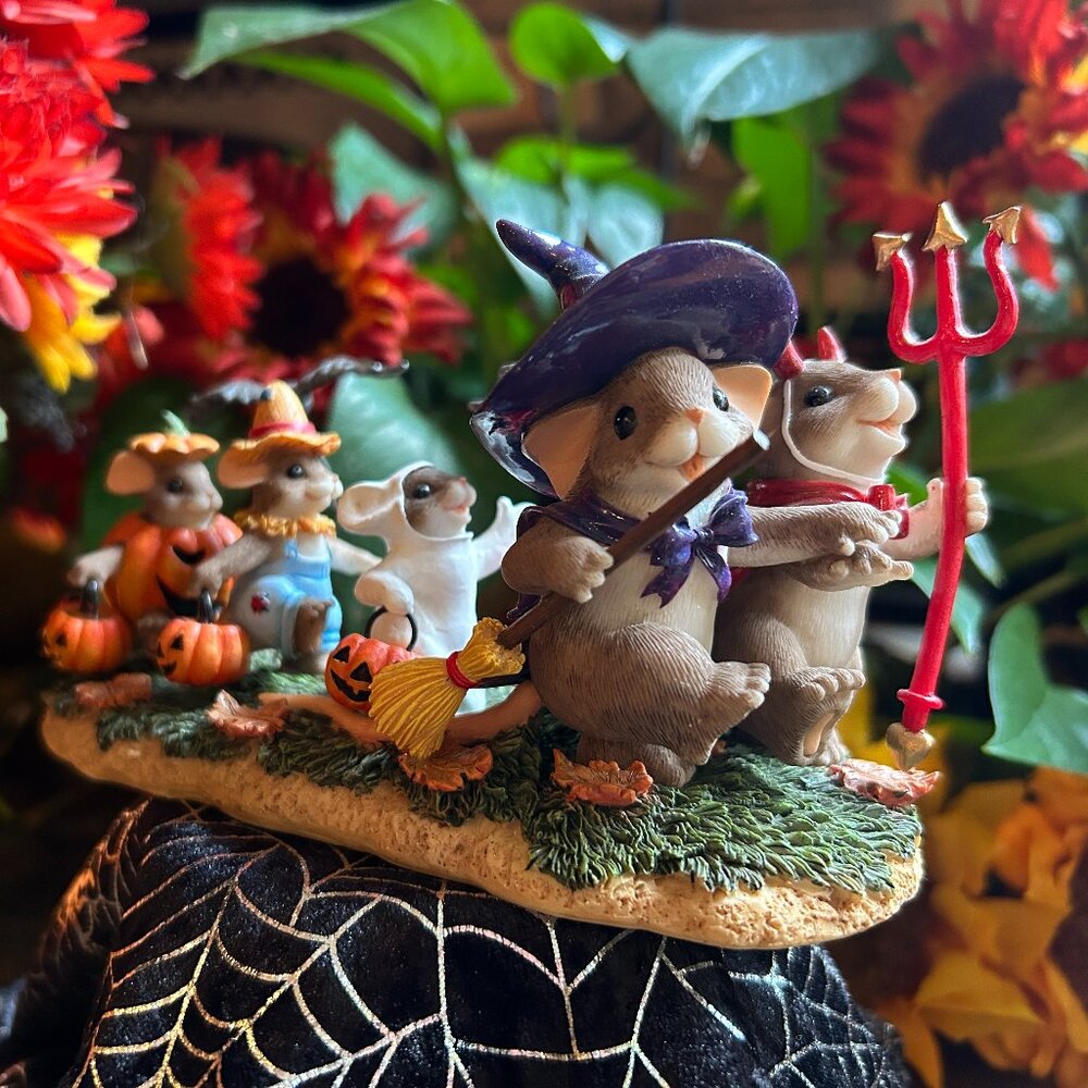 Charming Tails HALLOWEEN “We’re a Kooky Spooky Family” (85/119)
